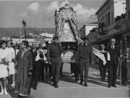 Λιτανεία της Ιερής Εικόνας της Υπαπαντής του Σωτήρος στην Οδό Αριστομένους (1963)